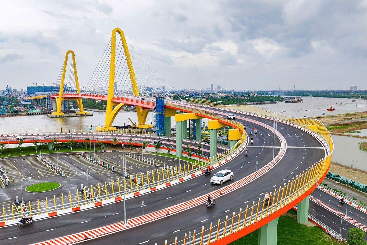 Cầu Hoàng Gia vừa thông xe ngày 15/7/2025 là một trong những công trình hạ tầng tiêu biểu do Vingroup triển khai xây dựng tại Hải Phòng.