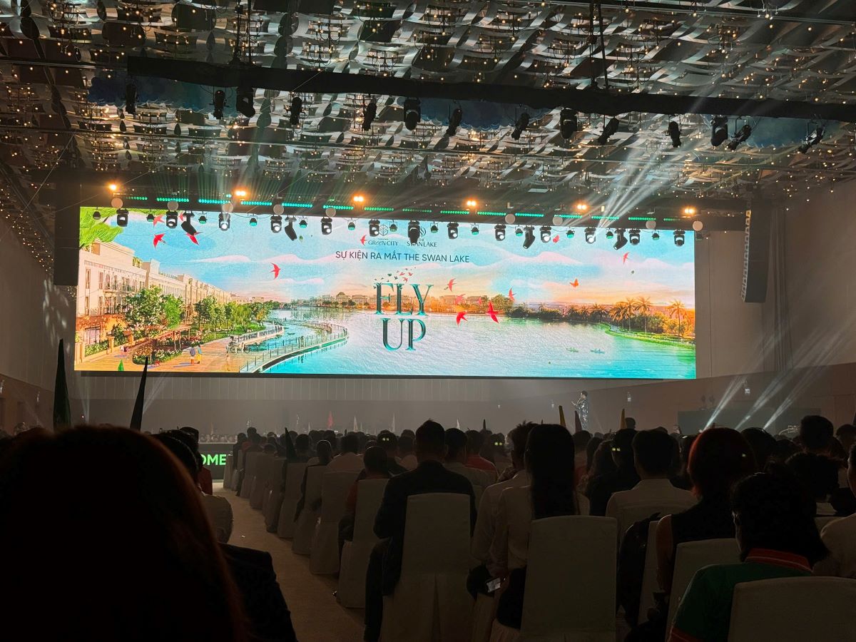 Khu Swan Lake đã chính thức được giới thiệu đến khách hàng vào sáng 12/8.