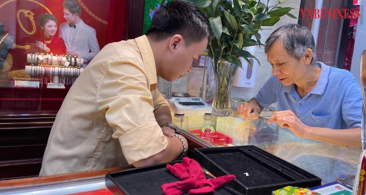 Nhiều người có quen đầu tư khi vàng lên đỉnh.