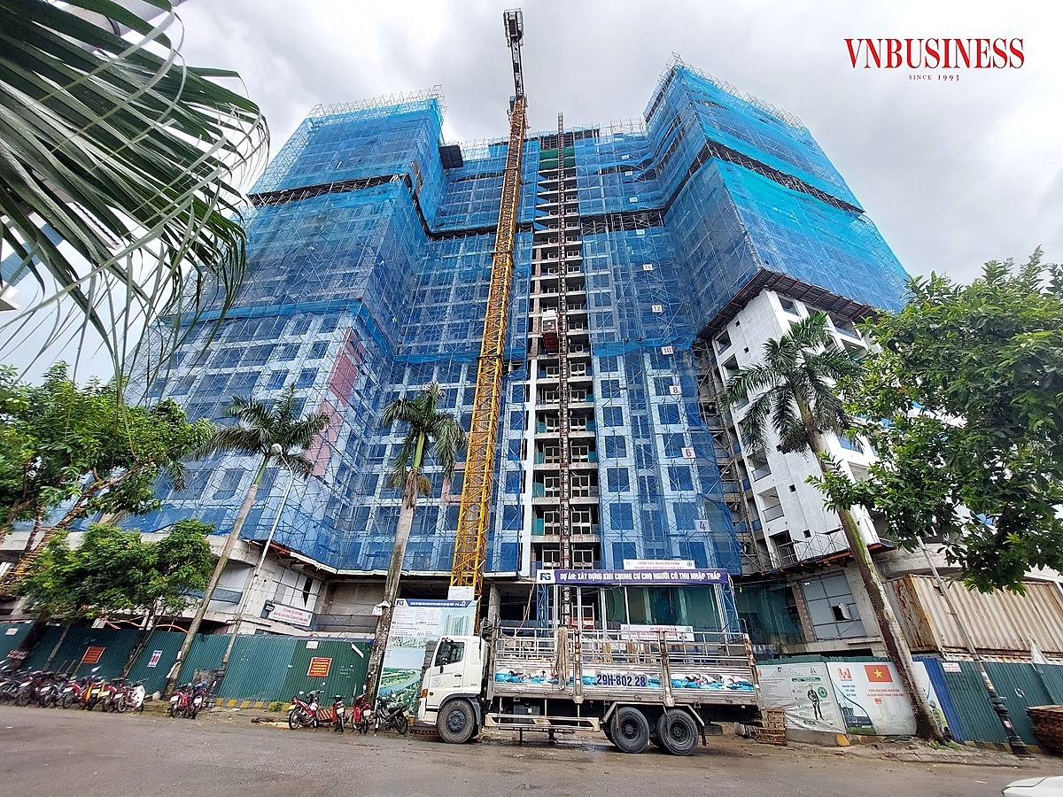 Sau một năm xây dựng, dự án nhà ở xã hội PG Aura An Đồng &lpar;phường An Hải&rpar; chính thức cất nóc sau hơn một năm thi công. Dự kiến sẽ bàn giao nhà cho khách hàng vào đầu năm 2026.