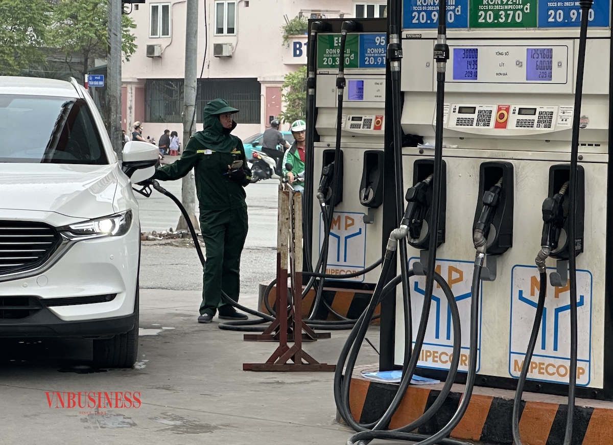 Giá xăng dầu quay đầu giảm sau 2 phiên tăng liên tiếp.