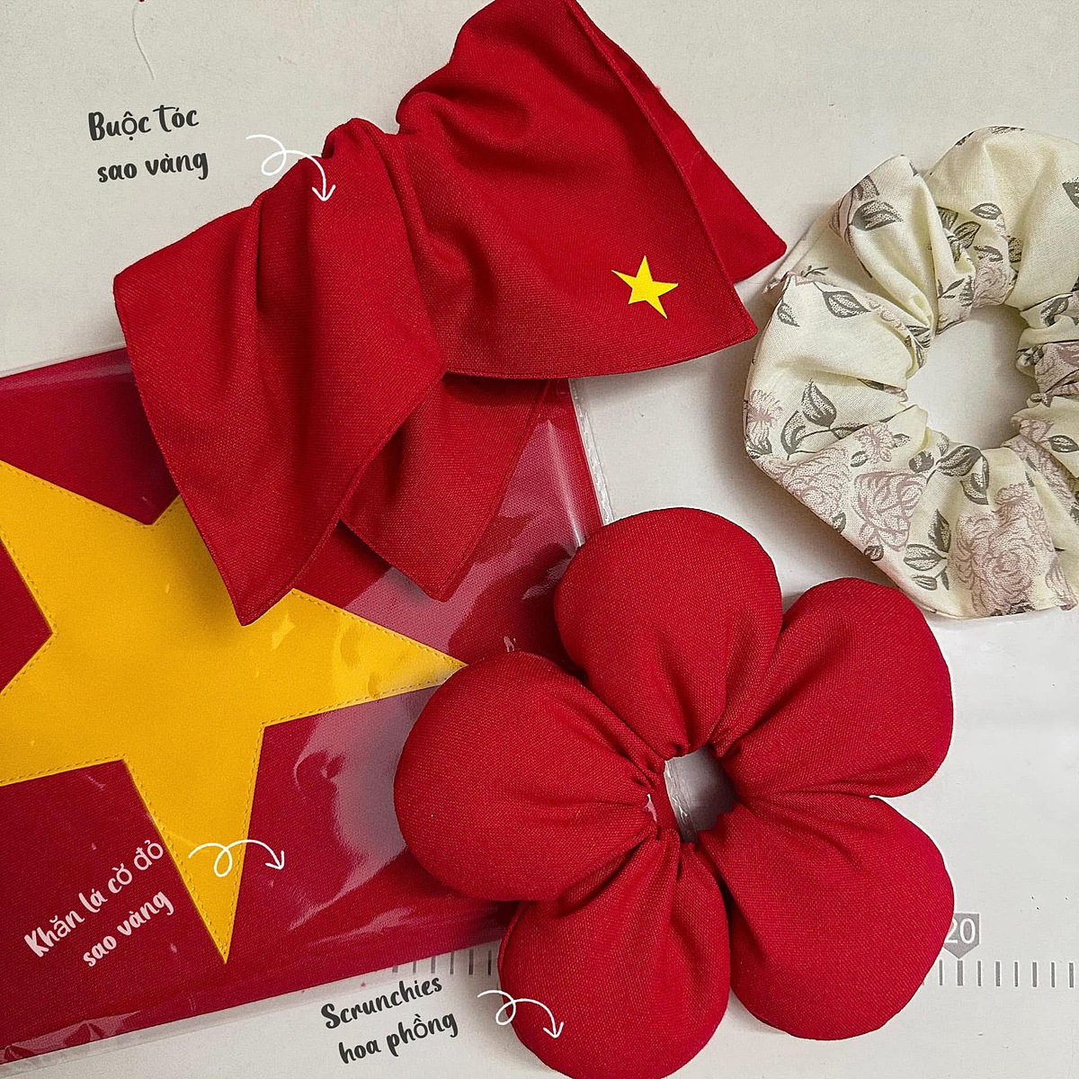 Khăn choàng, phụ kiện cũng là mặt hàng hot trend của giới trẻ dịp này. Ảnh: Quỳnh Lilo.