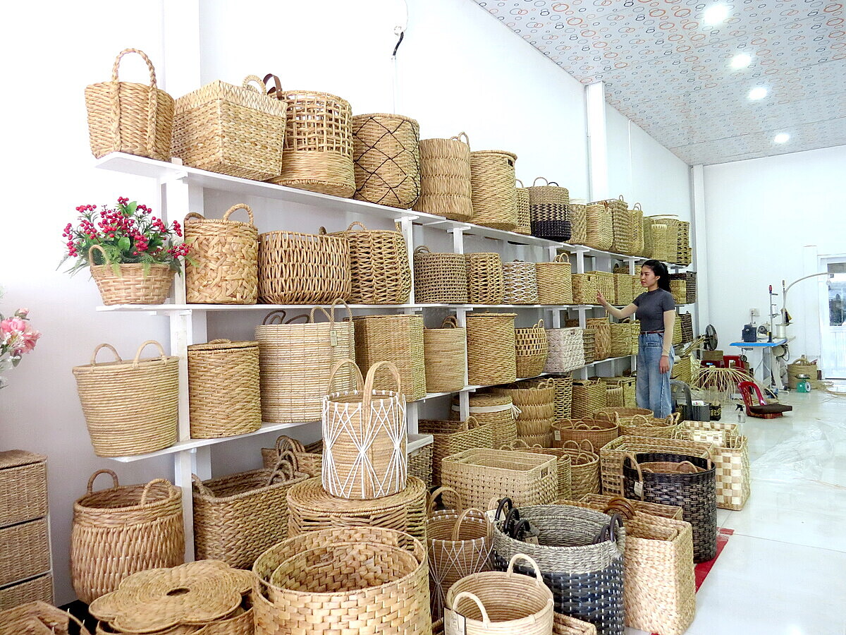 Sản phẩm thủ công mỹ nghệ tạo việc làm cho hàng nghìn lao động tại địa phương.