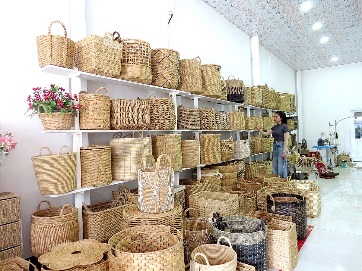 Sản phẩm thủ công mỹ nghệ tạo việc làm cho hàng nghìn lao động tại địa phương.