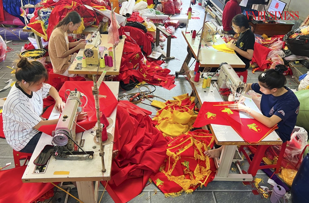 Nghề may, thêu cờ Tổ quốc vẫn được các thế hệ người làng Từ Vân giữ gìn và phát triển. Người dân nơi đây luôn tự hào khi được đóng góp những lá cờ vào các sự kiện lịch sử, ngày lễ lớn của đất nước.