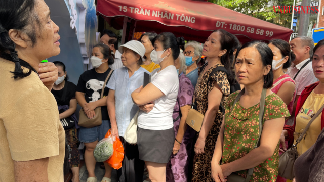 Nhiều khách thất vọng khi không thể mua số lượng vàng như mong muốn.