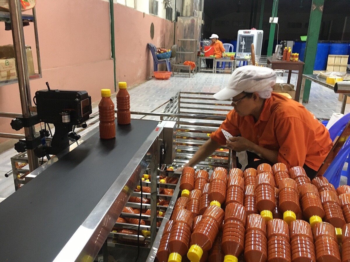 Một số HTX tại Lào Cai đã đầu tư dây chuyền chế biến các sản phẩm từ quả ớt.