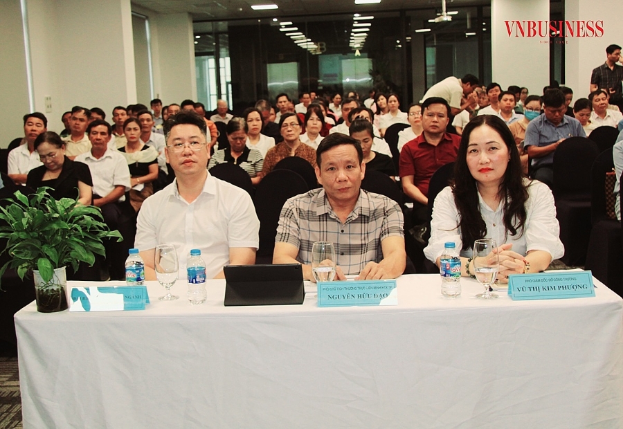 Các đại biểu tham dự hội nghị.