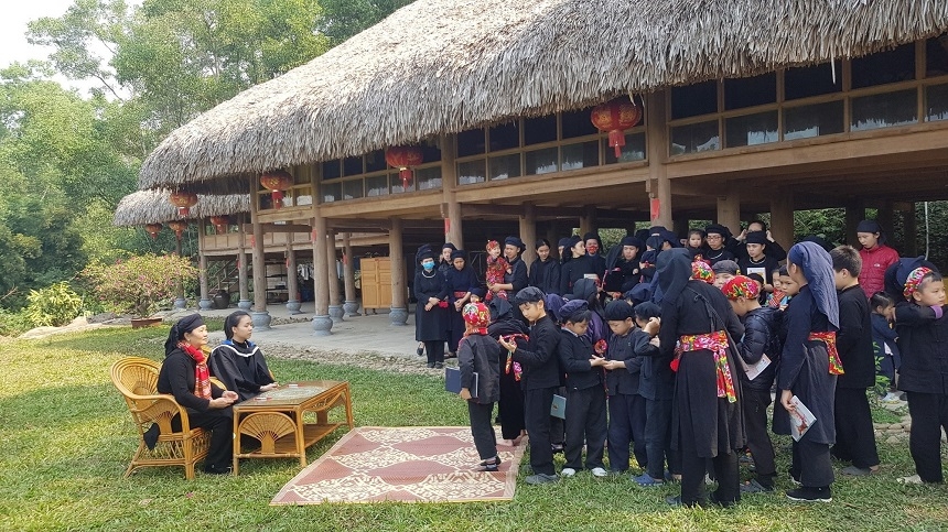 Từ khi du lịch phát triển và được Nhà nước đầu tư cơ sở hạ tầng, diện mạo Pù Luông thay đổi rõ rệt.