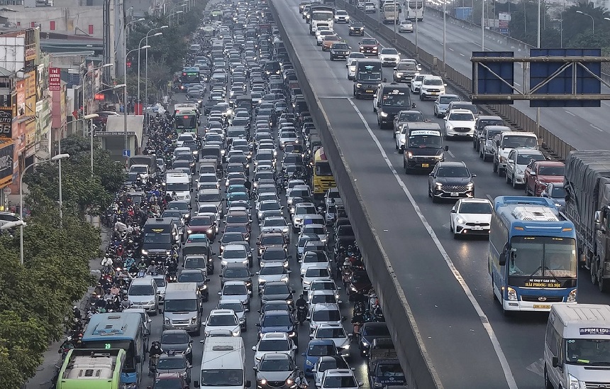 Lộ trình áp dụng quy chuẩn kỹ thuật quốc gia về khí thải ô tô tham gia giao thông ở Việt Nam được Bộ Nông nghiệp và Môi trường đề xuất theo 5 mức từ thấp đến cao.