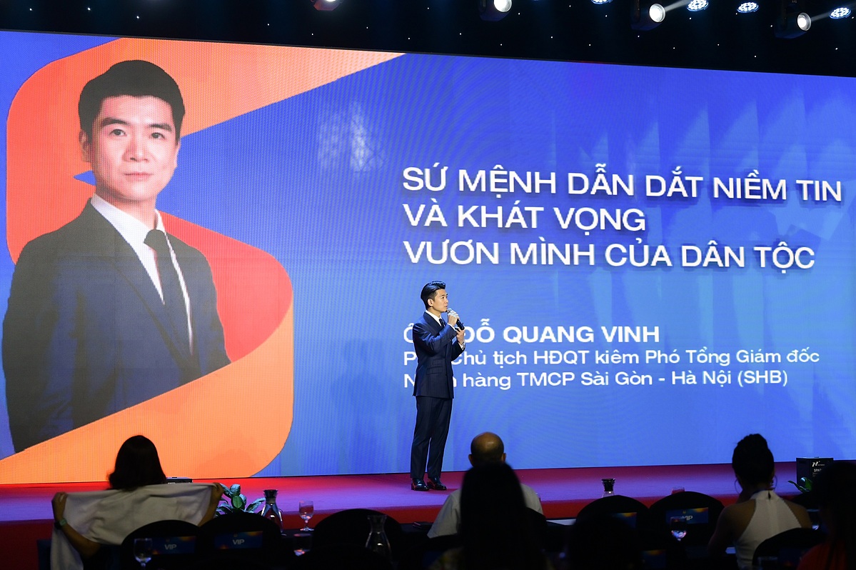 Ông Đỗ Quang Vinh - Phó Chủ tịch HĐQT Ngân hàng SHB tham luận tại Hội nghị.