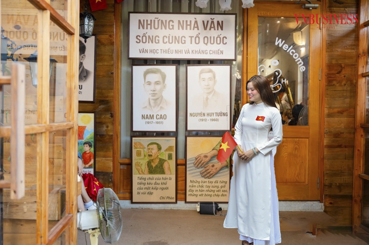 Không gian quán này không còn xa lạ với những tín đồ yêu thích chụp ảnh, bởi phong cách trang trí được thay đổi thường xuyên theo mùa hoặc những dịp lễ lớn trong năm.