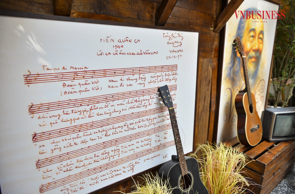 Bản nhạc “Tiến quân ca” của cố nhạc sĩ Văn Cao được tái hiện, trở thành điểm nhấn đặc biệt ấn tượng