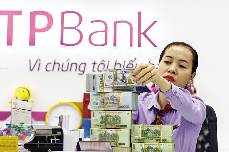 Ngân hàng phải duy trì ổn định mặt bằng lãi suất tiền gửi và phấn đấu giảm mặt bằng lãi suất cho vay để hỗ trợ doanh nghiệp.