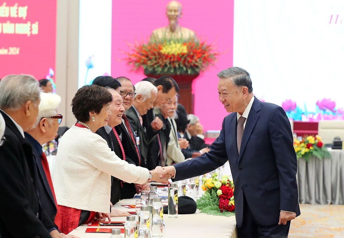 Tổng Bí thư Tô Lâm tại buổi gặp mặt các đại biểu văn nghệ sĩ ngày 30-12-2024 - Ảnh: Trần Huấn