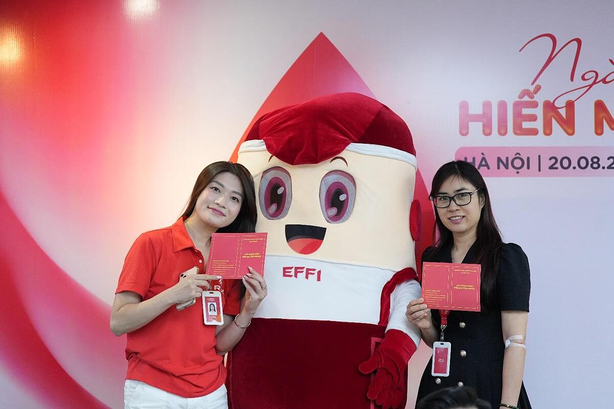 Mỗi chứng nhận hiến máu là dấu ấn tự hào của từng cá nhân khi được góp sức cứu người.