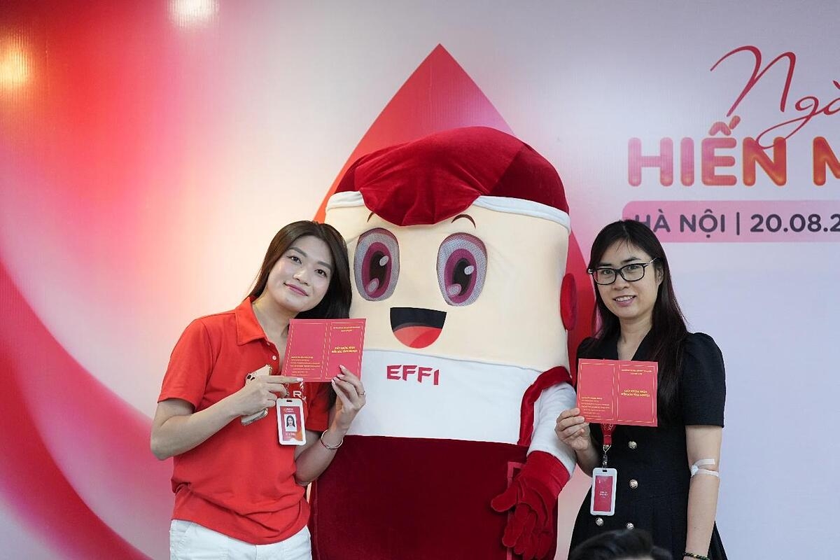 Mỗi chứng nhận hiến máu là dấu ấn tự hào của từng cá nhân khi được góp sức cứu người.