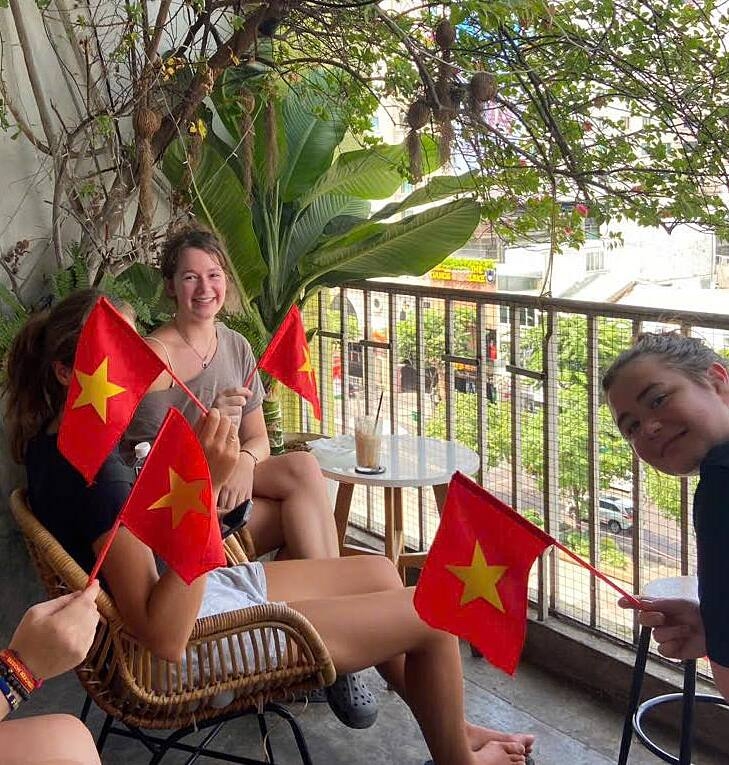 Các góc cafe view đẹp đều được khách hàng săn đón.