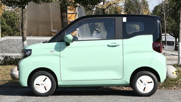 Xe điện mini chen chân sang thị trường xe máy đô thị.