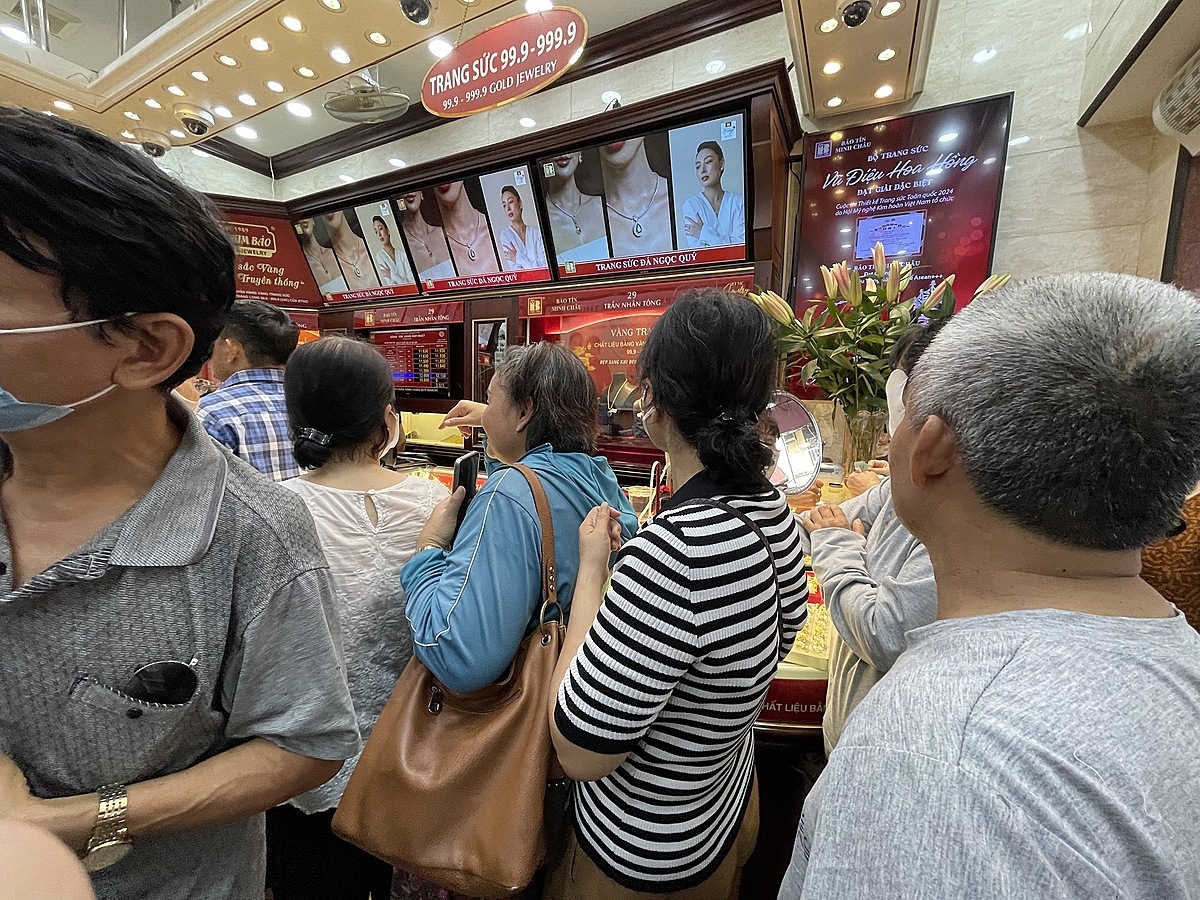 Đu vàng khi giá đỉnh có an toàn?