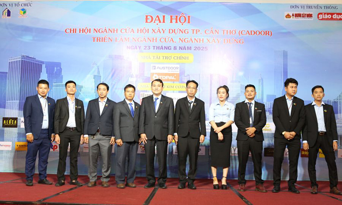 Ra mắt Ban chấp hành Chi hội Ngành cửa Hội Xây dựng TP. Cần Thơ nhiệm kỳ năm 2025-2030.