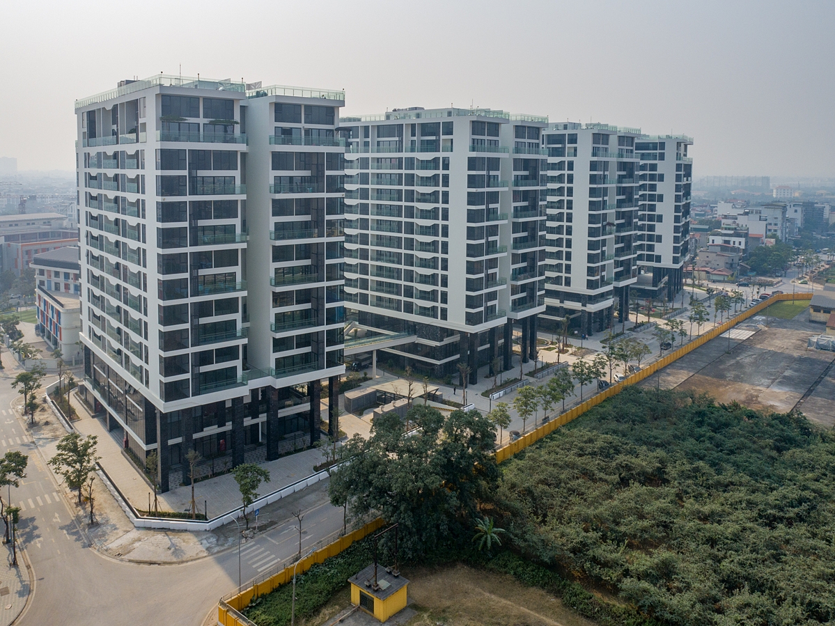 Cư dân Sunshine Green Iconic hưởng lợi từ vị trí đắc địa tại trung tâm của phường Phúc Lợi, TP Hà Nội, cách phố cổ chỉ 10 phút lái xe và kế cận cầu Trần Hưng Đạo sắp khởi công.