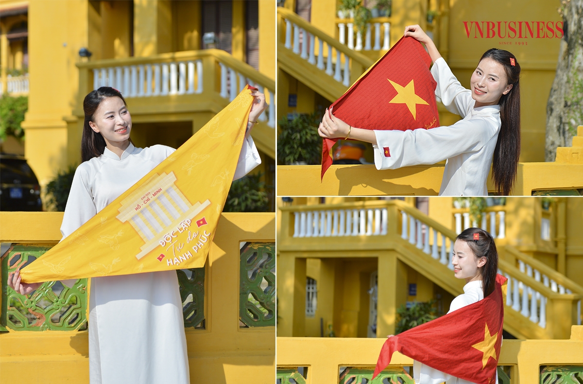 Bạn Thu Thủy chia sẻ: “Em đi chơi cũng muốn chụp vài tấm ảnh đẹp để lưu niệm, giá khoảng 20.000 đồng/kiểu. Nhưng vì quá đông nên thợ yêu cầu phải chụp tối thiểu 10 kiểu mới nhận, tuy nhiên em khá ưng về chất lượng sau khi nhận file ảnh”.