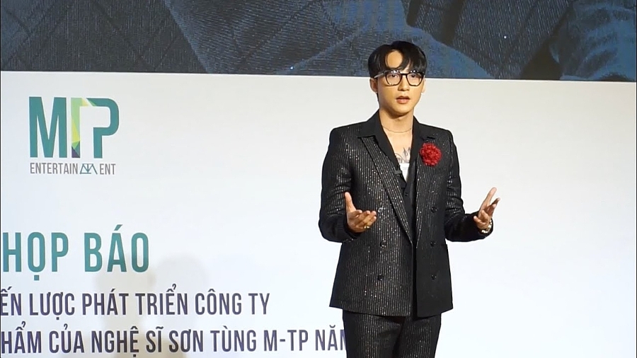 Từ cầm mic đến điều hành doanh nghiệp.