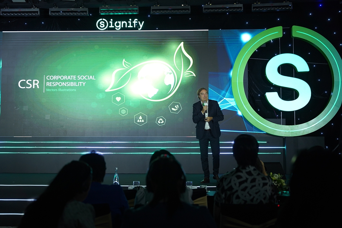 Ông Bruno Jaspaert, Tổng Giám đốc DEEP C Industrial Zones, Chủ tịch EuroCham Việt Nam chia sẻ tại sự kiện.