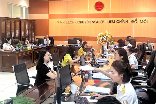 Chi cục Thuế doanh nghiệp lớn vừa ban hành quyết định xử phạt vi phạm hành chính về thuế đối với một số ngân hàng, doanh nghiệp.