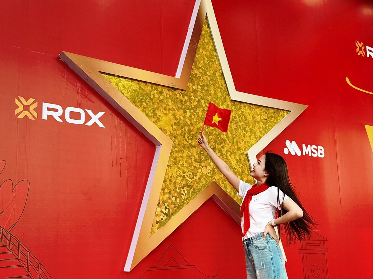 Mỗi một trái tim là một ngọn lửa yêu nước.