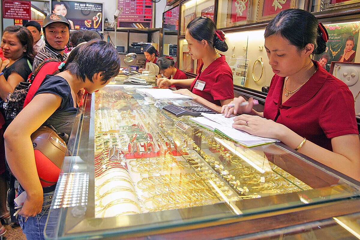 Thanh toán giao dịch mua bán vàng có giá trị từ 20 triệu đồng trong ngày phải thực hiện qua chuyển khoản.