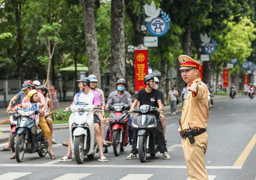 Hà Nội tạm cấm, hạn chế phương tiện từ 6h đến 24h các ngày 28/8 đến 5/9 phục vụ triển lãm tại Trung tâm Triển lãm quốc gia &lpar;đường Trường Sa, xã Đông Anh, TP Hà Nội&rpar; nhân kỷ niệm 80 năm Ngày Quốc khánh 2/9.