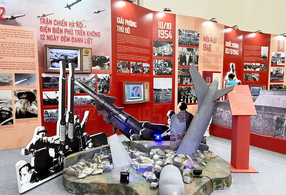 Triển lãm là món quà ý nghĩa dịp 80 năm Cách mạng tháng 8 và Quốc khánh 2/9.