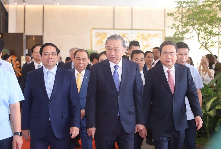 Tổng Bí thư Tô Lâm, Thủ tướng Chính phủ Phạm Minh Chính, Chủ tịch Quốc hội Trần Thanh Mẫn cùng các lãnh đạo, nguyên lãnh đạo Đảng, Nhà nước, bộ ngành Trung ương,... tham dự khai mạc Triển lãm.