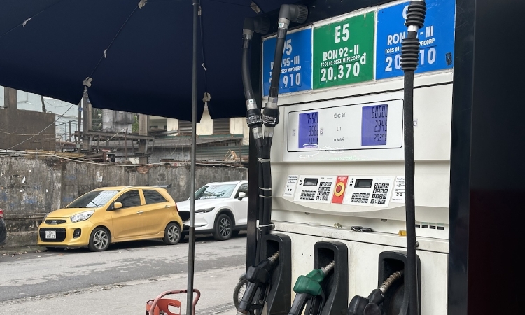 Bắt buộc bán xăng E10 từ đầu năm sau, thị trường liệu đã sẵn sàng?