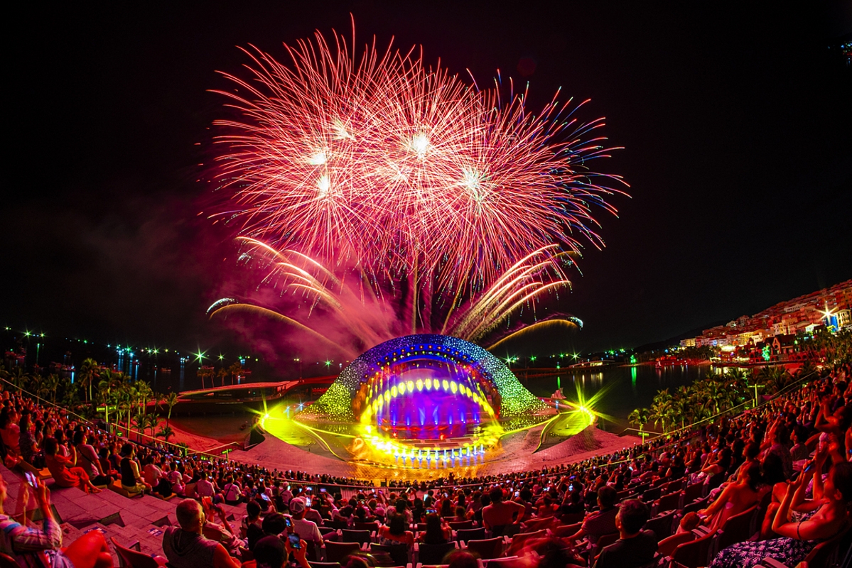 Sun Group kiến tạo nhiều công trình biểu tượng du lịch khắp Việt Nam, trong đó có show Kiss of the Sea ở Thị trấn Hoàng Hôn mới đạt kỷ lục Guinness.