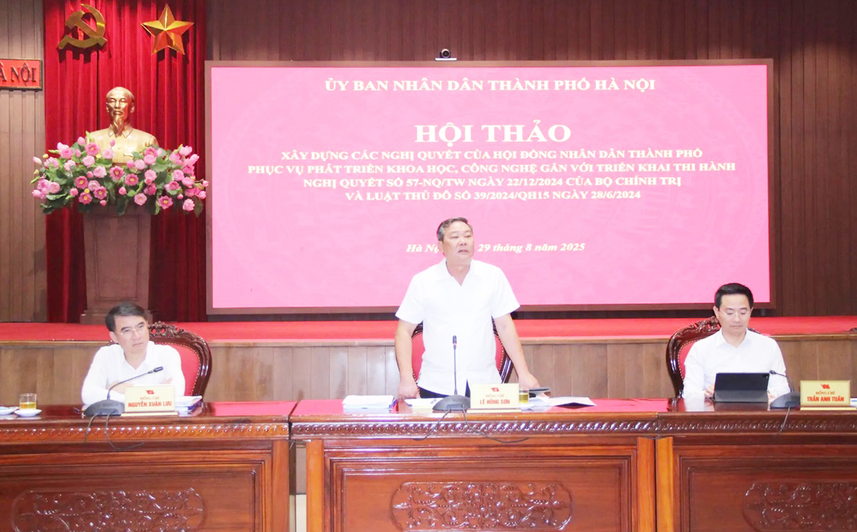 Phó Chủ tịch Thường trực UBND TP Hà Nội Lê Hồng Sơn phát biểu tại hội thảo.