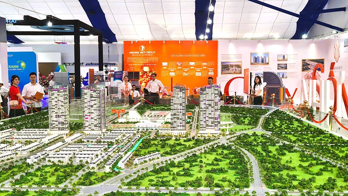 Sa bàn một trong các khu đô thị do Tập đoàn Hoàng Huy đầu tư.