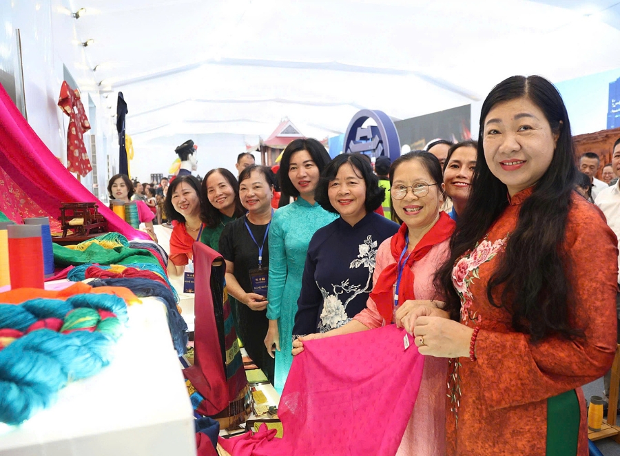 Đoàn đã tới tham quan Không gian Truyền thống và Sáng tạo Hà Nội 2025.