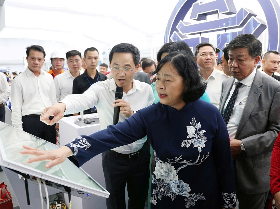 Khu vực “Công nghệ tiên phong” trưng bày sản phẩm công nghệ cao.