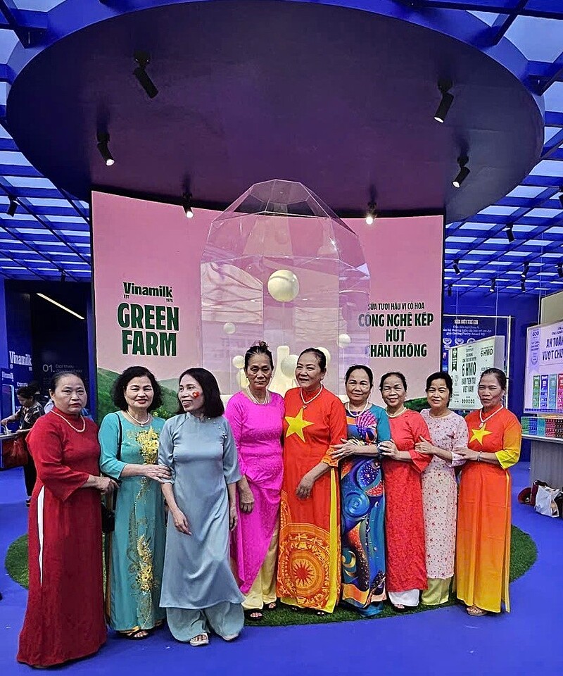 Không gian triển lãm của Vinamilk còn có nhiều góc check – in cho khách tham quan &lpar;Ảnh: Vi Nam&rpar;