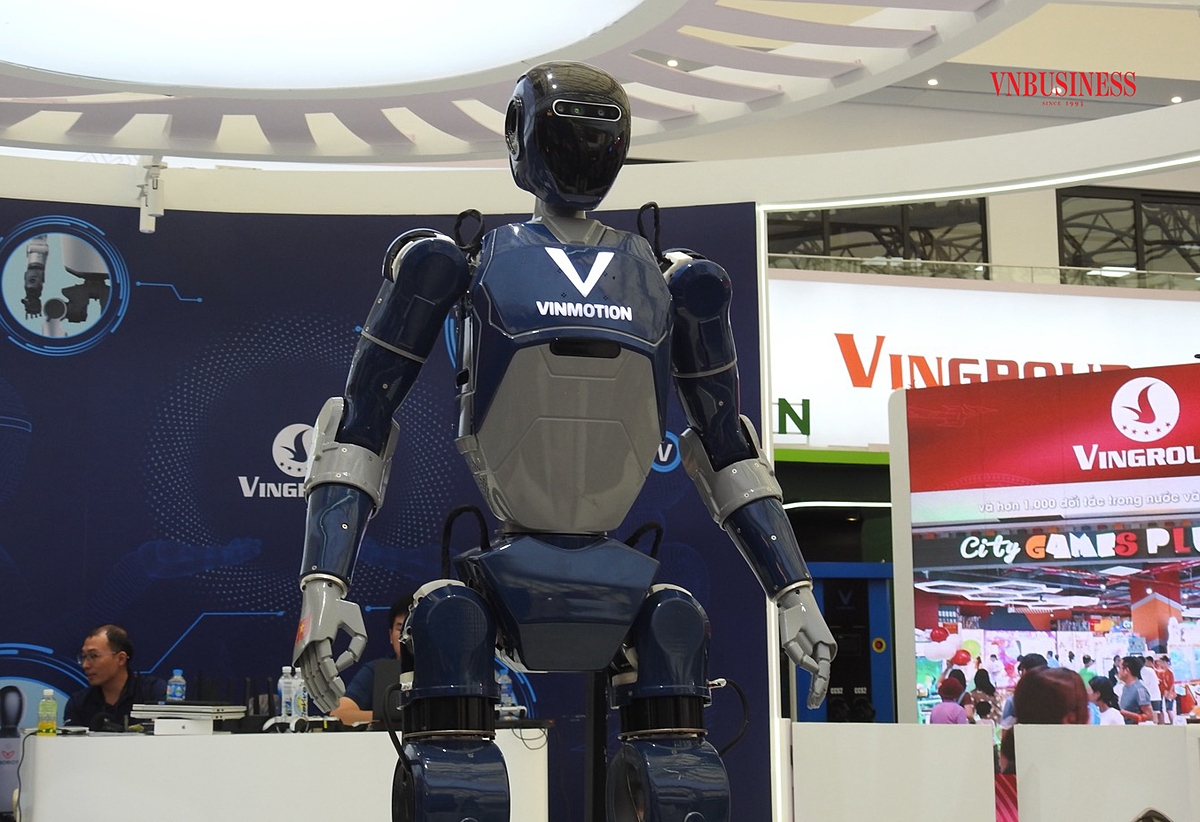 Robot hình người trưng bày tại Triển lãm thành tựu đất nước 80 năm.