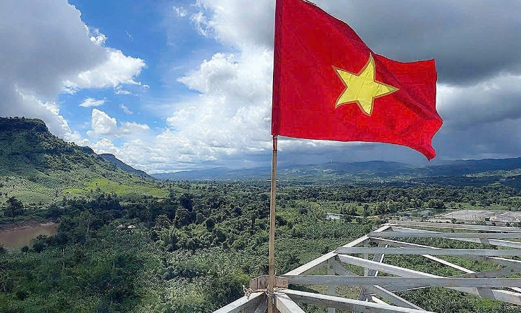 T&T Group hoàn thành đường dây truyền tải điện gió Savan 1 về Việt Nam trước thềm Đại lễ A80