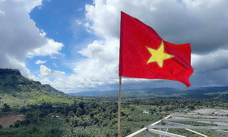 T&T Group hoàn thành đường dây truyền tải điện gió Savan 1 về Việt Nam trước thềm Đại lễ A80