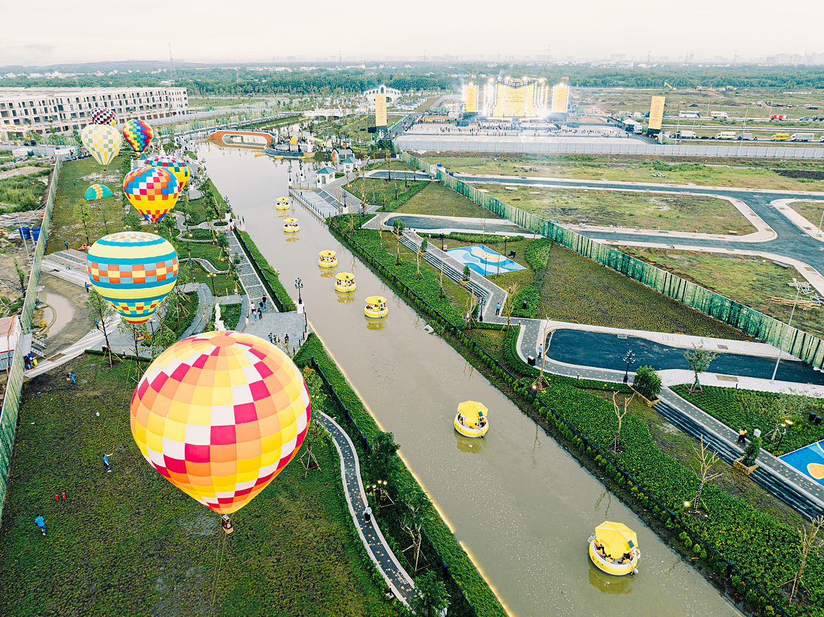 Tận dụng địa thế sẵn có, T&T City Millennia dẫn nối nhánh sông tự nhiên để kiến tạo công trình cảnh quan mang tính biểu tượng và tạo điểm nhấn cho toàn dự án.