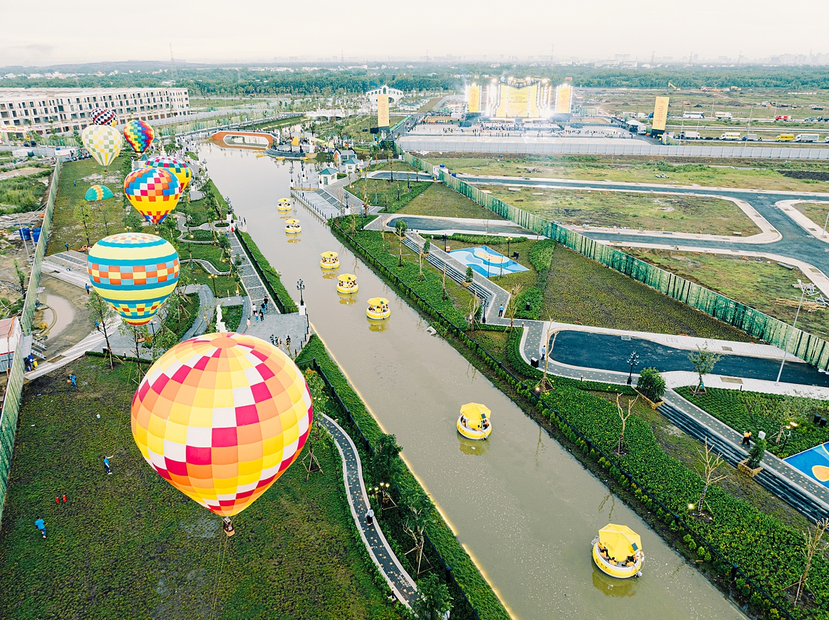 Tận dụng địa thế sẵn có, T&T City Millennia dẫn nối nhánh sông tự nhiên để kiến tạo công trình cảnh quan mang tính biểu tượng và tạo điểm nhấn cho toàn dự án.