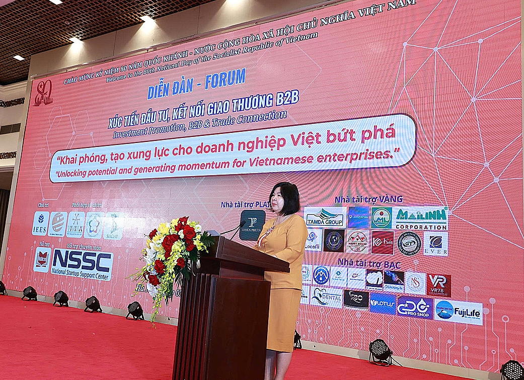 Chủ tịch Liên minh HTX Việt Nam trình bày tham luận Hai Nghị quyết 57 và Nghị quyết 68: Động lực kép cho HTX và kinh tế tư nhân tham gia chuỗi giá trị toàn cầu”.