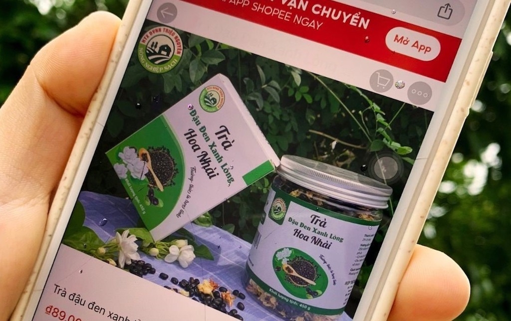 Sản phẩm trà đậu đen xanh lòng của HTX dịch vụ nông nghiệp Triệu Nguyên được bán rộng rãi qua kênh thương mại điện tử.