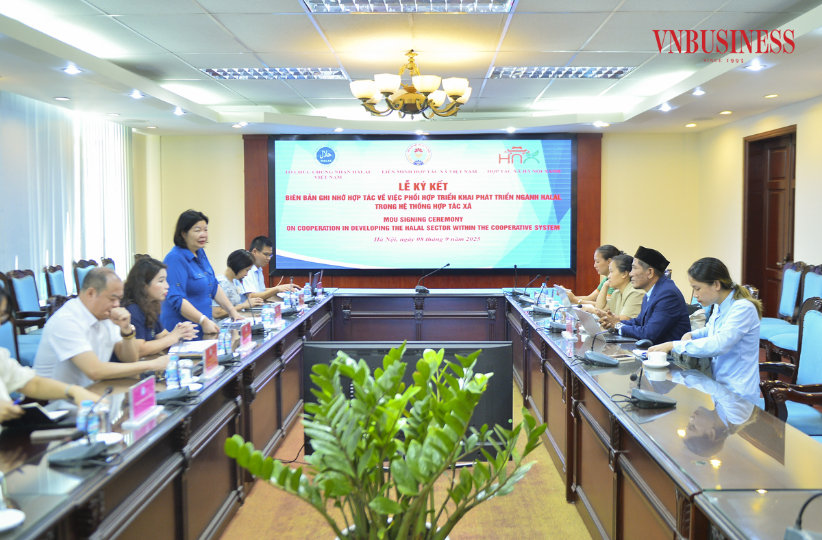 Chủ tịch Liên minh HTX Việt Nam Cao Xuân Thu Vân phát biểu tại Lễ ký kết.